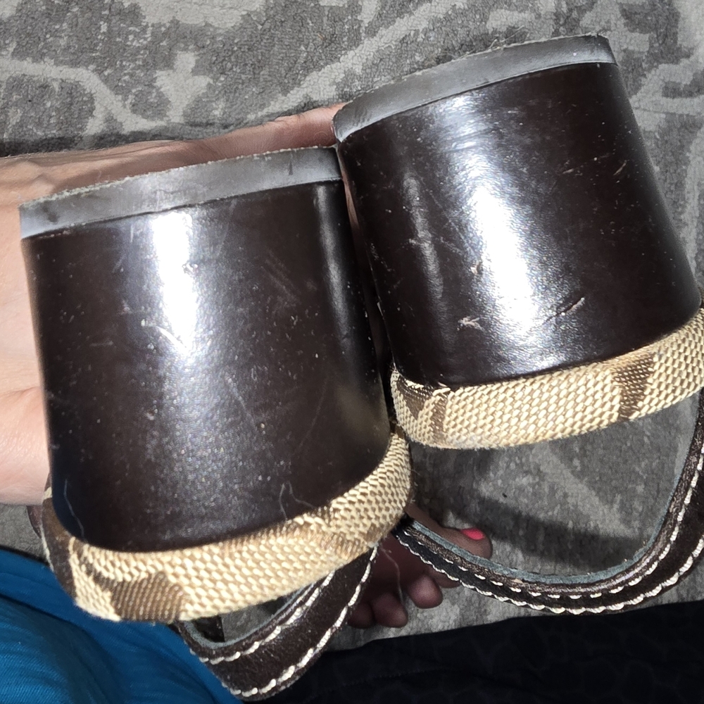 Coach small hills sandals. Size 8 - Picture 8 of 10